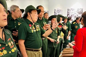 Cựu chiến binh tỉnh Lai Châu thăm TPHCM sau 50 năm thống nhất đất nước