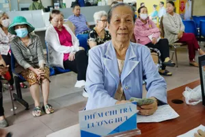 Người hưởng nhận lương hưu tại điểm chi trả