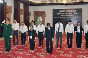 Người dân, bạn bè quốc tế tiếc thương nguyên Chủ tịch nước Trần Đức Lương