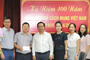 Chủ tịch UBND TPHCM Nguyễn Văn Được thăm, chúc mừng cơ quan báo chí