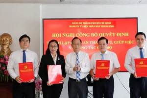 Công bố quyết định thành lập các cơ quan tham mưu, giúp việc Đảng ủy UBND TPHCM
