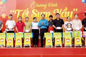 TPHCM nghiêm cấm dùng công quỹ biếu, tặng quà tết cho lãnh đạo