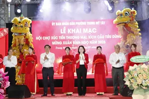 100 gian hàng phục vụ người dân tại hội chợ mừng Xuân Bính Ngọ