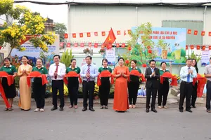 Phường Đông Hưng Thuận ra mắt tuyến đường cờ, đường hoa