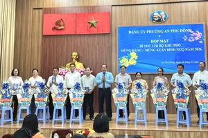 Phường An Phú Đông họp mặt đảng viên cao tuổi Đảng và bí thư chi bộ khu phố