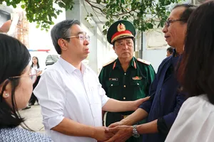 Lãnh đạo TPHCM thăm gia đình nạn nhân vụ cháy tại phường Đông Hưng Thuận