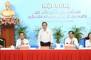 Chủ tịch Quốc hội Trần Thanh Mẫn tiếp xúc cử tri tại TPHCM