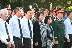Lãnh đạo Đảng, Nhà nước dâng hương tưởng niệm các Anh hùng liệt sĩ tại Công viên Lê Thị Riêng