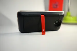 MotoZ2 Play cùng phụ kiện âm thanh Moto Mods