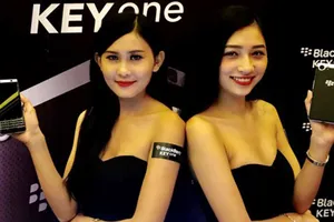 BlackBerry KEYone giá gần 15 triệu đồng  