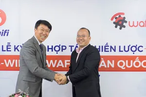 Đại diện S-wifi và Waffle trong lễ ký kết hợp tác