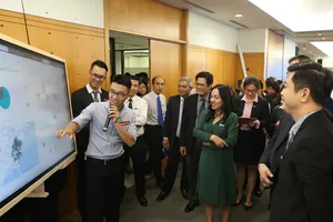 Lãnh đạo Sacombank và Microsoft trải nghiệm ứng dụng Microsoft Teams 