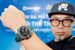 Nhạc sĩ Huy Tuấn đã chọn Garmin MARQ Golfer tại Di Động Việt