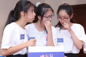 Các em học sinh tham dự Speak to Lead mùa 1