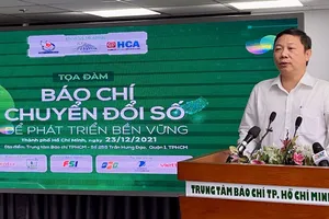 Phó Chủ tịch UBND TPHCM Dương Anh Đức  phát biểu tại tọa đàm. Ảnh: T.BA