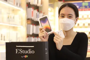 ​  FPT Shop & F.Studio mở bán iPhone SE (2022) chính hãng sớm nhất Việt Nam 