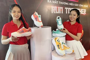 RUN Together Việt Nam giới thiệu giày thể thao gắn chip  ​
