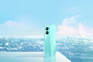 Nắm giữ realme C33, cảm nhận biển xanh vô tận trong lòng bàn tay  ​