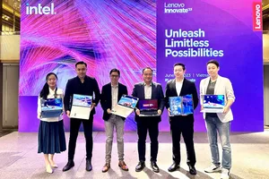 Đại diện Lenovo và Intel giới thiệu hàng loạt laptop mới