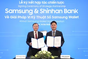 Lãnh đạo Samsung Việt Nam và Ngân hàng Shinhan Việt Nam ký kết hợp tác
