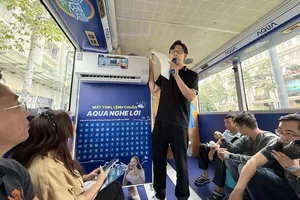 AQUA Việt Nam ra mắt AQUA UV VOICE trên xe buýt du lịch tại TPHCM