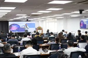 Ông Nguyễn Thanh Hòa, Phó Giám đốc Trung tâm Chuyển đổi số TPHCM phát biểu tại buổi toạ đàm