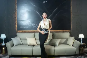 Vertu Quantum Flip với giá khởi điểm từ 159 triệu đồng