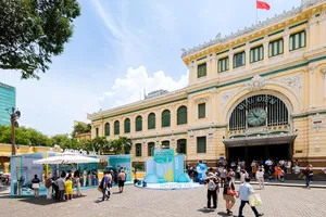 HONOR mang đến hoạt động sôi động trước Bưu Điện Trung tâm TPHCM.