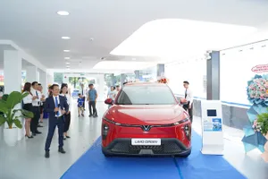 Showroom VFXanh Thủ Đức trưng bày mẫu xe VinFast Limo Green