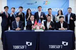Đại diện TOBESOFT và FPT ký kết ghi nhớ