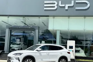 Sealion 6 được trang bị công nghệ DM-i Super Hybrid, cho phép chiếc xe lai điện có thể vận hành mượt mà không bị giới hạn quãng đường