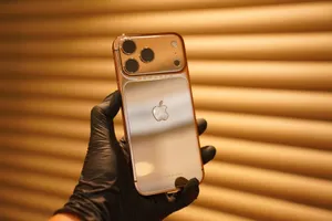 Chiếc iPhone 17 Pro Max mạ vàng