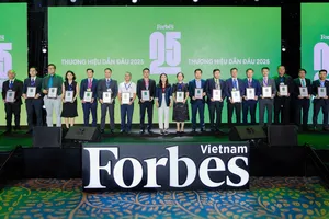 FPT cùng các đơn vị khác nhận giải thưởng Forbes Việt Nam