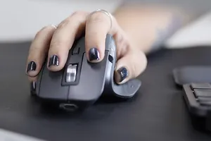 MX Master 4 với thiết kế cùng các tính năng độc đáo, có giá bán gần 3,4 triệu đồng