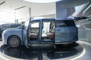 Với thiết kế hiện đại, sang trọng cùng hiệu năng mạnh mẽ, M9 phù hợp với khách hàng doanh nhân, dịch vụ cao cấp