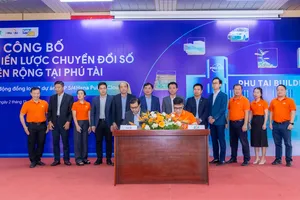 Đại diện FPT và Phú Tài JSC ký kết hợp tác