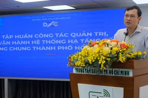 Ông Nguyễn Đức Chung, Phó Giám đốc Trung tâm Chuyển đổi số TPHCM phát biểu khai mạc Hội nghị