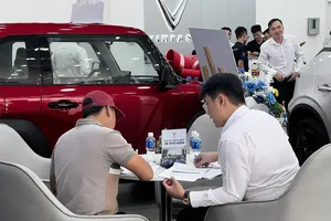 Khách hàng chọn mua VinFast 