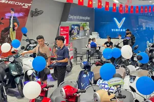 Xe máy điện trở thành lựa chọn ưu tiên của phụ huynh khi mua sắm phương tiện cho con em