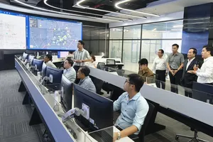 Bí thư Thành ủy TPHCM Trần Lưu Quang tham quan Trung tâm Điều hành thông minh tại Becamex