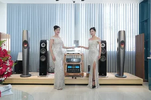 Bên trong Showroom Phuc Thanh Audio với nhiều thiết bị âm thanh cao cấp