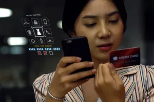 Người mua sắm online cần kiểm tra kỹ các thông tin trước khi thanh toán