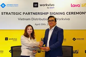 Đại diện AKA Digital Việt Nam ký kết hợp tác cùng cùng Workvivo