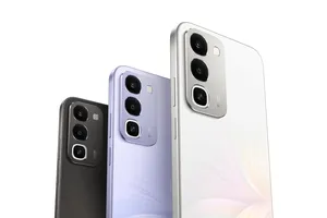 realme C100 với ba màu: Tím Khải Hoàn, Nâu Vĩnh Cửu và Trắng Vinh Quang.