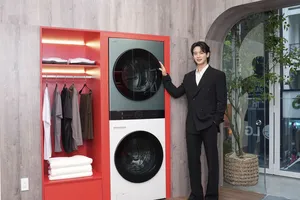 LG WashTower tự động tối ưu chu trình giặt sấy, giúp trang phục của MINHO luôn sạch thơm và được chăm sóc tối ưu.