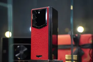 Vertu Alphafold, dòng smartphone gập AI đang được nhiều doanh nhân ưa chuộng.