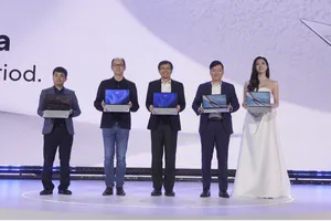 ASUS đã chính thức trình làng “siêu phẩm” ASUS ExpertBook Ultra tại thị trường Việt Nam.