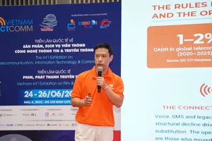 Đại diện Vietnamobile chia sẻ thông tin tại Triển lãm Vietnam ICTCOMM 2026