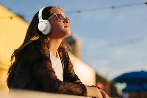 JBL Tune 780NC - tai nghe mới của JBL