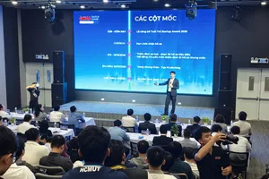 Đại diện Báo Điện tử Tuổi Trẻ công bố thông tin tại chương trình. 